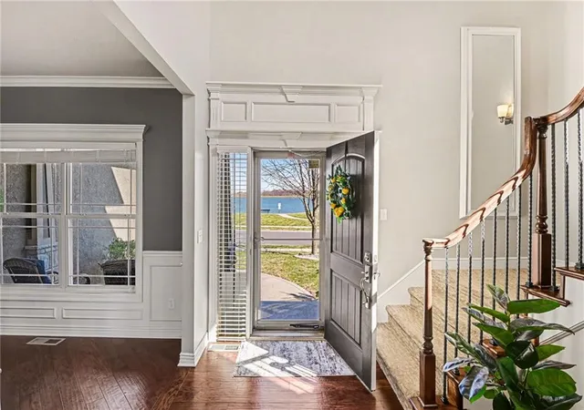 Photo 2 of Single family home for sale at 104 Sw Shores Dr, Lees Summit, MO 64064 | MLS# 2639840 | Listing updated on 2026-09-14