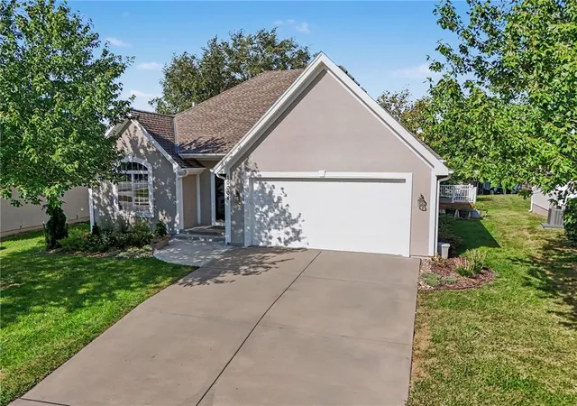 Photo 3 of Sale Pending at 10004 N Arlington Ave, Kansas City, MO 64157 | MLS# 2639857 | Listing updated on 2026-09-13
