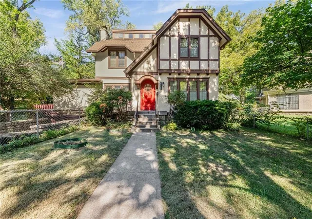Single family home for sale at 4928 Troostwood Rd, Kansas City, MO 64110 | MLS# 2639885