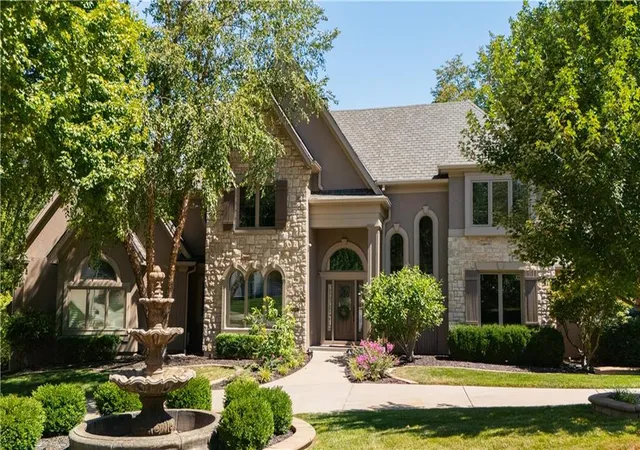 Photo 1 of Mansion for sale at 6001 N Cosby Ave, Kansas City, MO 64151 | MLS# 2639887 | Listing updated on 2026-10-07
