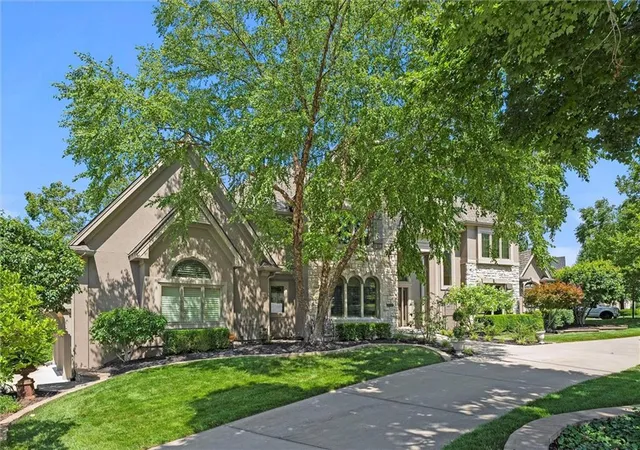 Photo 2 of Mansion for sale at 6001 N Cosby Ave, Kansas City, MO 64151 | MLS# 2639887 | Listing updated on 2026-10-07