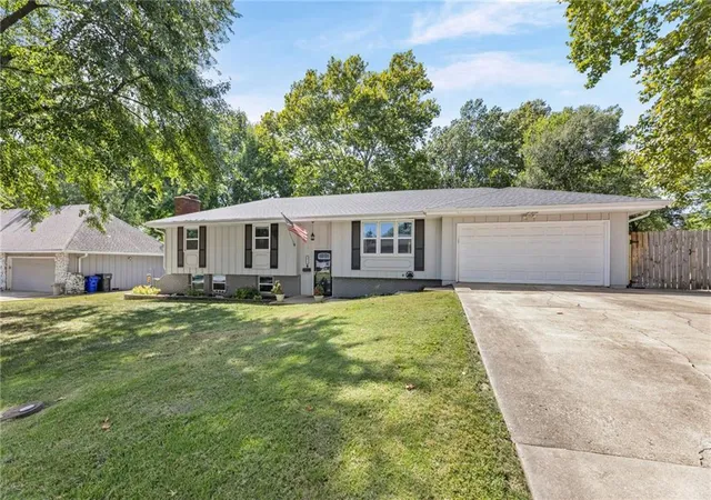 Photo 3 of Sale Pending at 12712 Crystal Ave, Grandview, MO 64030 | MLS# 2639918 | Listing updated on 2026-09-14