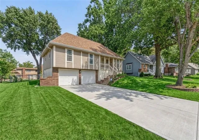 Photo 1 of Single family home for sale at 301 Se Alice St, Blue Springs, MO 64014 | MLS# 2639936 | Listing updated on 2026-10-02
