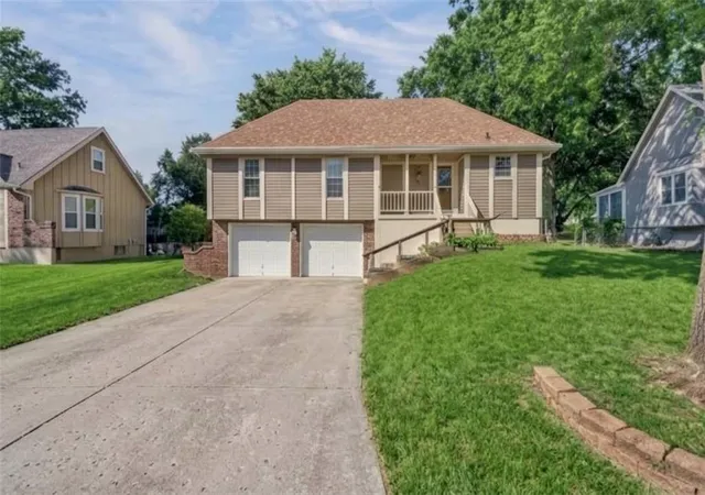 Photo 2 of Single family home for sale at 301 Se Alice St, Blue Springs, MO 64014 | MLS# 2639936 | Listing updated on 2026-10-02