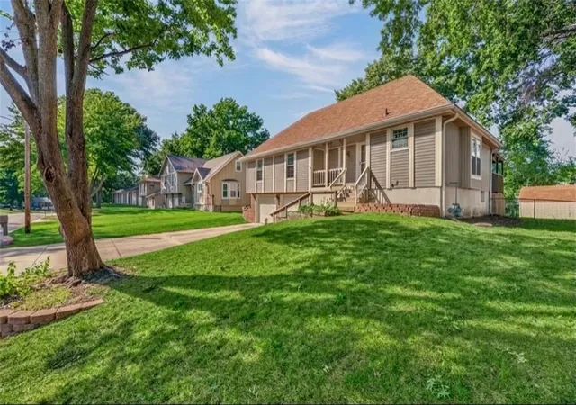 Photo 3 of Single family home for sale at 301 Se Alice St, Blue Springs, MO 64014 | MLS# 2639936 | Listing updated on 2026-10-02