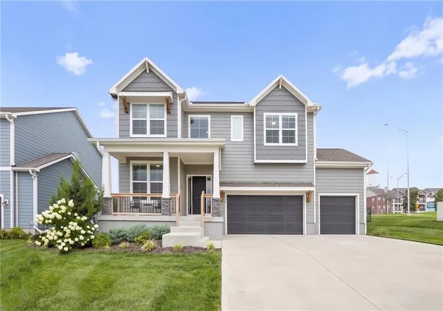 Photo 2 of Single family home for sale at 500 Sw Brummel Rd, Lees Summit, MO 64081 | MLS# 2639938 | Listing updated on 2026-09-15