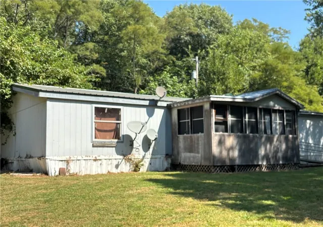 Photo 2 of Sale Pending at 147 Monument Rd, Atchison, KS 66002 | MLS# 2639945 | Listing updated on 2026-09-13