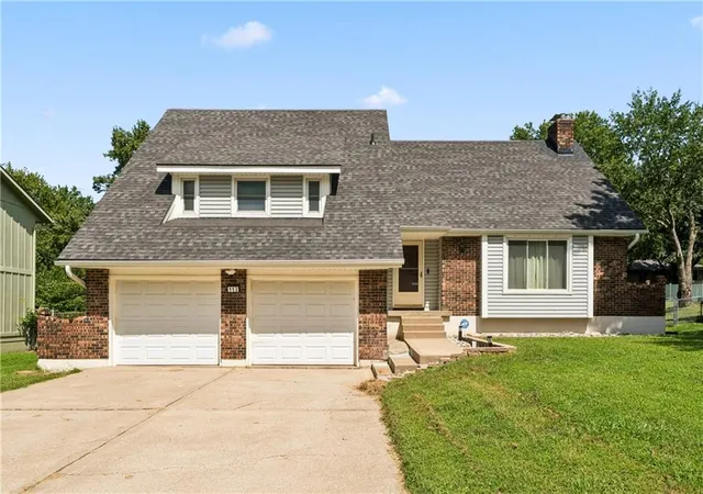 Photo 1 of Single family home for sale at 113 Se Mount Vernon Dr, Blue Springs, MO 64014 | MLS# 2639947 | Listing updated on 2026-09-14