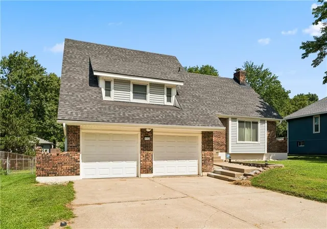 Photo 2 of Single family home for sale at 113 Se Mount Vernon Dr, Blue Springs, MO 64014 | MLS# 2639947 | Listing updated on 2026-09-14