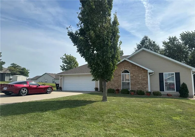 Photo 1 of Sale Pending at 1210 Fox Ridge Dr, Warrensburg, MO 64093 | MLS# 2639952 | Listing updated on 2026-09-10