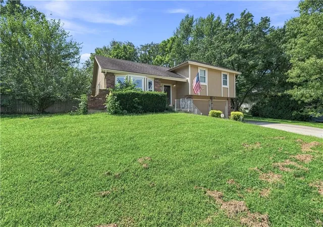Photo 2 of Single family home for sale at 919 Ne 112th Terrace, Kansas City, MO 64155 | MLS# 2639966 | Listing updated on 2026-09-14