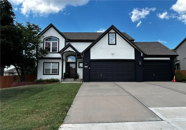 Photo 1 of Single family home for sale at 110 S Eastglen Dr, Raymore, MO 64083 | MLS# 2639990 | Listing updated on 2026-09-12