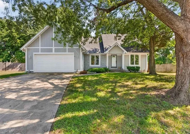 Photo 1 of Sale Pending at 11827 Slater St, Overland Park, KS 66210 | MLS# 2640003 | Listing updated on 2026-09-14