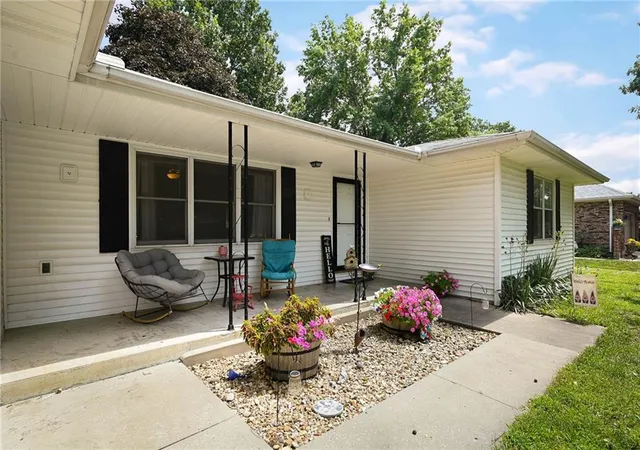 Photo 2 of Single family home for sale at 503 Sw Maple Ln, Oak Grove, MO 64075 | MLS# 2640009 | Listing updated on 2026-10-03