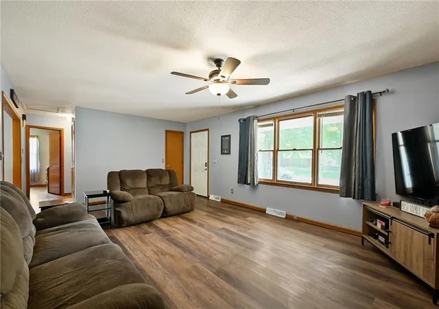 Photo 3 of Single family home for sale at 503 Sw Maple Ln, Oak Grove, MO 64075 | MLS# 2640009 | Listing updated on 2026-10-03