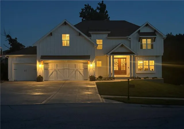 Photo 2 of Sale Pending at 13829 Clear Crk Dr, Kansas City, MO 64152 | MLS# 2640013 | Listing updated on 2026-09-22