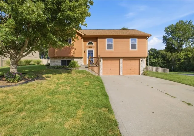 Photo 1 of Single family home for sale at 11421 N Kentucky Ave, Kansas City, MO 64157 | MLS# 2640021 | Listing updated on 2026-09-13