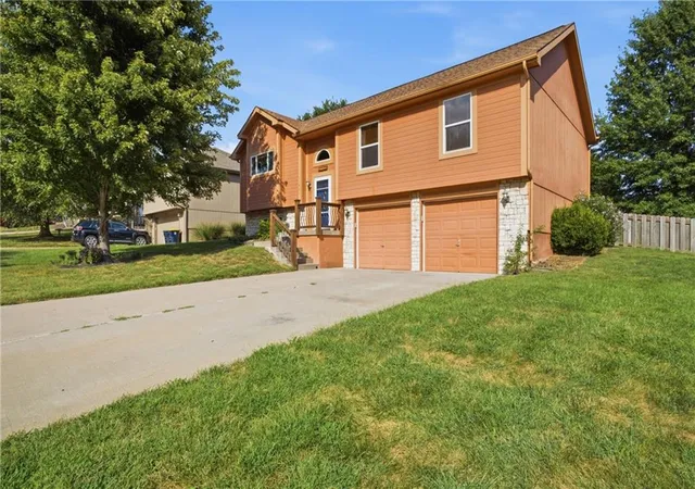 Photo 2 of Single family home for sale at 11421 N Kentucky Ave, Kansas City, MO 64157 | MLS# 2640021 | Listing updated on 2026-09-19