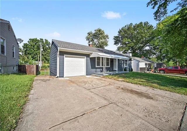 Photo 3 of Sale Pending at 609 N Sunset Dr, Independence, MO 64050 | MLS# 2640035 | Listing updated on 2026-09-15