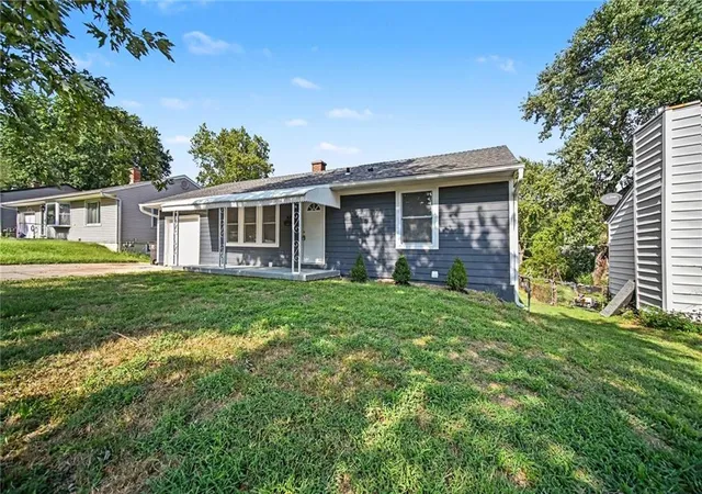 Photo 4 of Sale Pending at 609 N Sunset Dr, Independence, MO 64050 | MLS# 2640035 | Listing updated on 2026-09-15