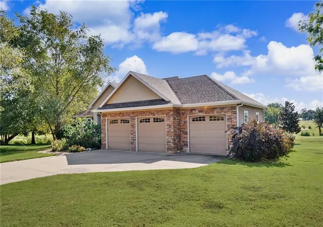 Photo 3 of Single family home for sale at 942 E Fairway Dr, Ottawa, KS 66067 | MLS# 2640040 | Listing updated on 2026-10-05