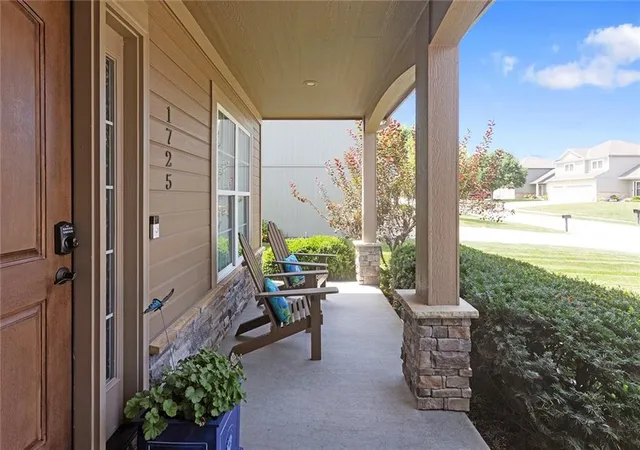 Photo 3 of Sale Pending at 1725 NE Nine Oaks Dr, Lees Summit, MO 64086 | MLS# 2640054 | Listing updated on 2026-09-11