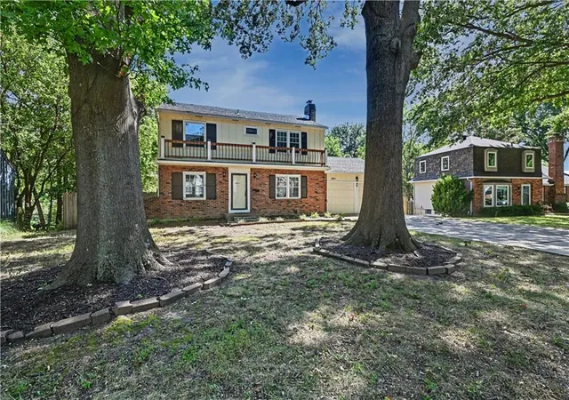 Photo 1 of Sale Pending at 8901 W 98th Terrace, Overland Park, KS 66212 | MLS# 2640055 | Listing updated on 2026-10-01