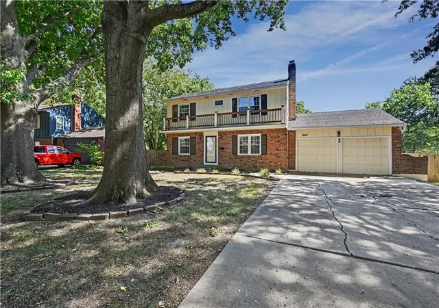 Photo 2 of Sale Pending at 8901 W 98th Terrace, Overland Park, KS 66212 | MLS# 2640055 | Listing updated on 2026-10-01