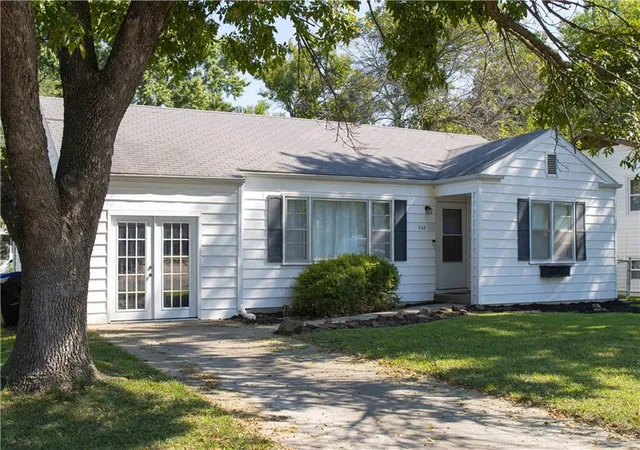 Photo 3 of Single family home for sale at 205 Larkin St, Warrensburg, MO 64093 | MLS# 2640058 | Listing updated on 2026-09-11
