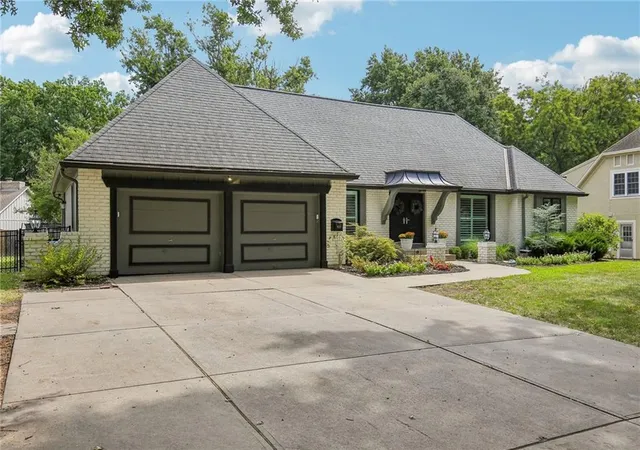 Photo 2 of Single family home for sale at 9029 Rosewood Dr, Prairie Village, KS 66207 | MLS# 2640067 | Listing updated on 2026-09-24