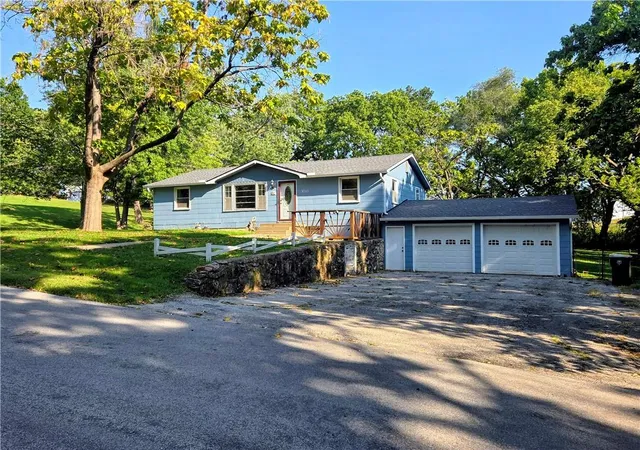 Photo 1 of Sale Pending at 4516 Nw Gleason Rd, Kansas City, MO 64151 | MLS# 2640082 | Listing updated on 2026-09-15