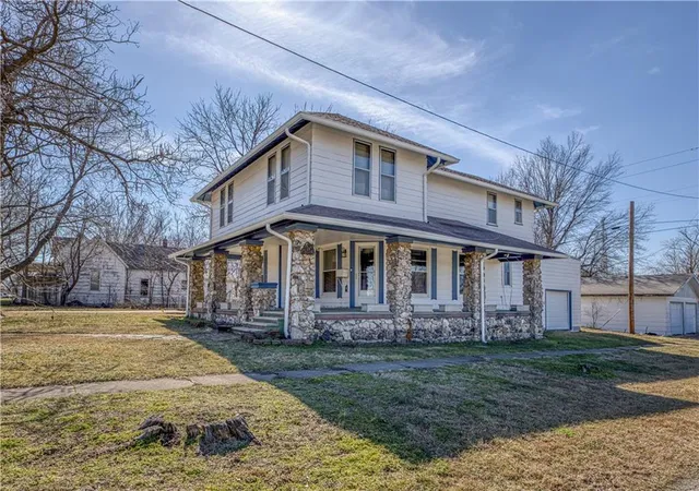 Single family home for sale at 400 S Washington St, Galena, KS 66739 | MLS# 2640093