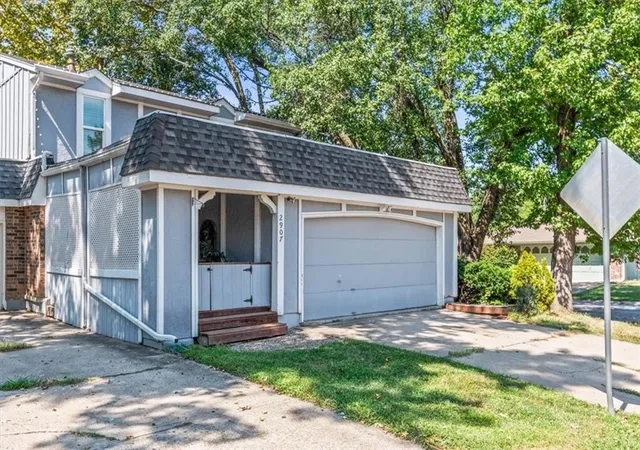 Photo 3 of Townhouse for sale at 2907 Nw 4th Street Ter, Blue Springs, MO 64014 | MLS# 2640123 | Listing updated on 2026-09-13