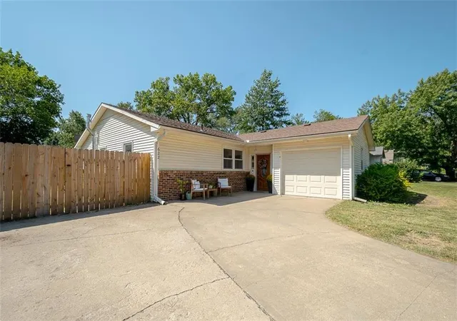 Photo 3 of Single family home for sale at 622 E 10th Street, Ottawa, KS 66067 | MLS# 2640125 | Listing updated on 2026-10-02