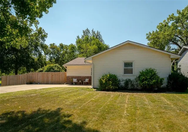 Photo 3 of Single family home for sale at 622 E 10th Street, Ottawa, KS 66067 | MLS# 2640125 | Listing updated on 2026-10-02