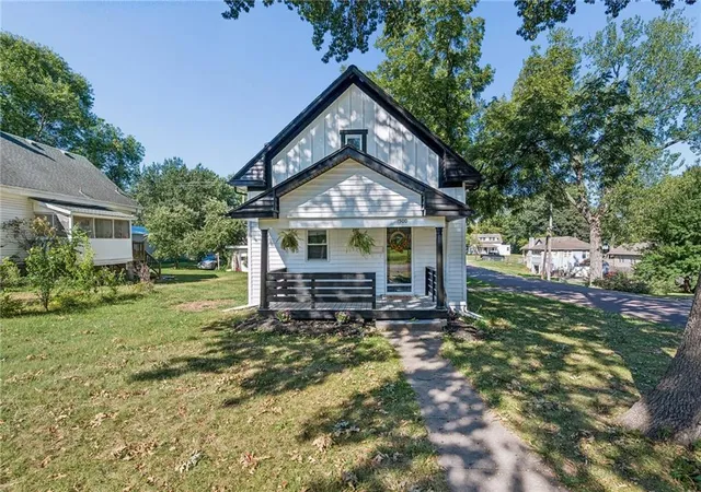 Photo 1 of Single family home for sale at 1500 S Maywood Ave, Independence, MO 64052 | MLS# 2640151 | Listing updated on 2026-09-15