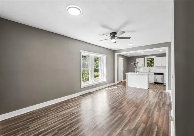 Photo 4 of Single family home for sale at 1500 S Maywood Ave, Independence, MO 64052 | MLS# 2640151 | Listing updated on 2026-09-15