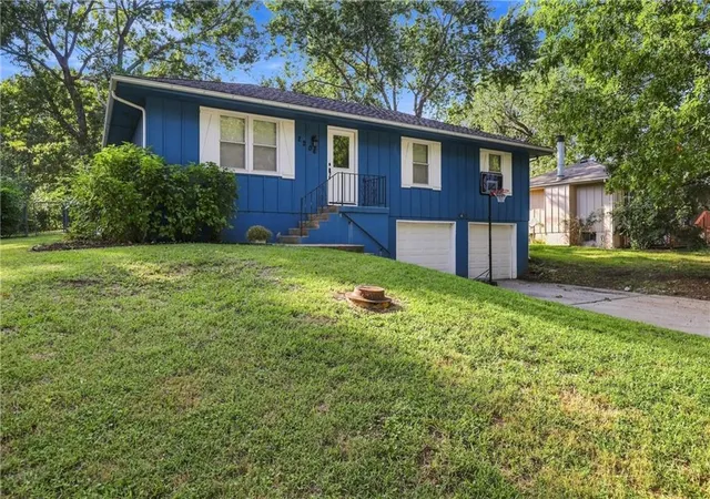 Photo 2 of Single family home for sale at 2206 S Park Ave, Oak Grove, MO 64075 | MLS# 2640186 | Listing updated on 2026-09-23