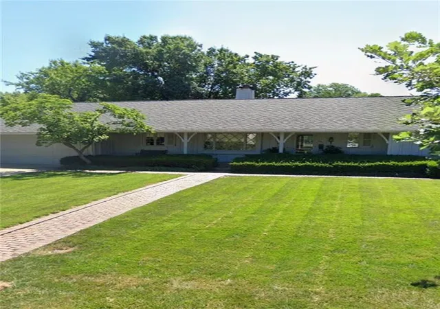 Photo 1 of Sale Pending at 6511 Willow Ln, Mission Hills, KS 66208 | MLS# 2640217 | Listing updated on 2026-10-01
