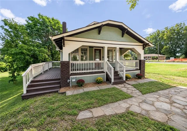 Photo 1 of Single family home for sale at 103 N Wilson St, Independence, MO 64050 | MLS# 2640233 | Listing updated on 2026-09-15