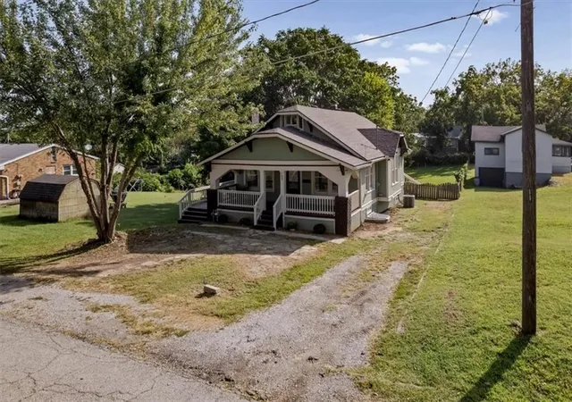 Photo 2 of Single family home for sale at 103 N Wilson St, Independence, MO 64050 | MLS# 2640233 | Listing updated on 2026-09-15