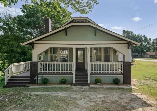 Photo 3 of Single family home for sale at 103 N Wilson St, Independence, MO 64050 | MLS# 2640233 | Listing updated on 2026-09-15