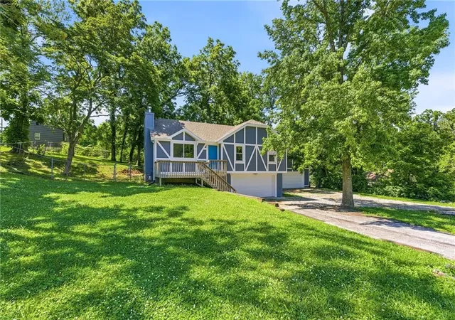Photo 2 of Sale Pending at 4211 Leavenworth Rd, Kansas City, KS 66104 | MLS# 2640243 | Listing updated on 2026-09-13