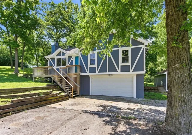 Photo 3 of Sale Pending at 4211 Leavenworth Rd, Kansas City, KS 66104 | MLS# 2640243 | Listing updated on 2026-09-13