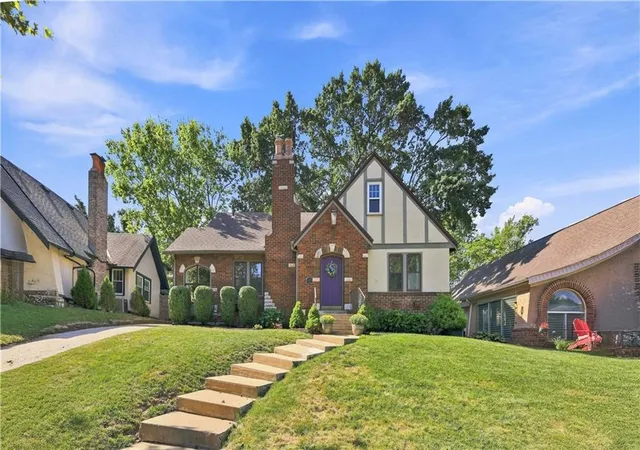 Photo 1 of Sale Pending at 321 E 69th Street, Kansas City, MO 64113 | MLS# 2640245 | Listing updated on 2026-09-10