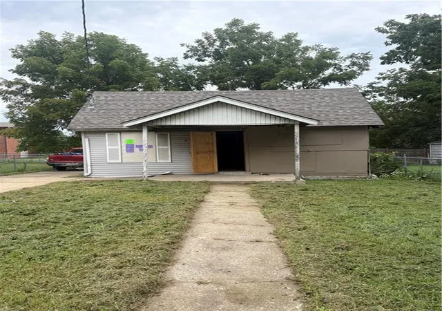 Single family home for sale at 2524 Essex St, Kansas City, KS 66103 | MLS# 2640255
