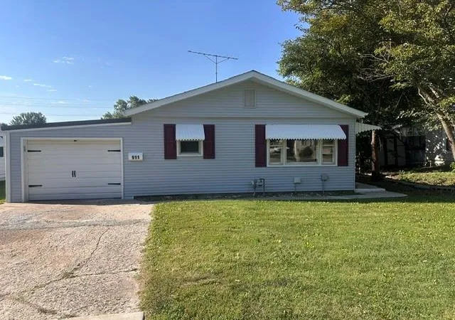 Photo 1 of Sale Pending at 911 W 3rd Street, Cameron, MO 64429 | MLS# 2640274 | Listing updated on 2026-09-12