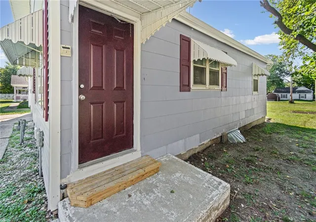 Photo 4 of Sale Pending at 911 W 3rd Street, Cameron, MO 64429 | MLS# 2640274 | Listing updated on 2026-09-12