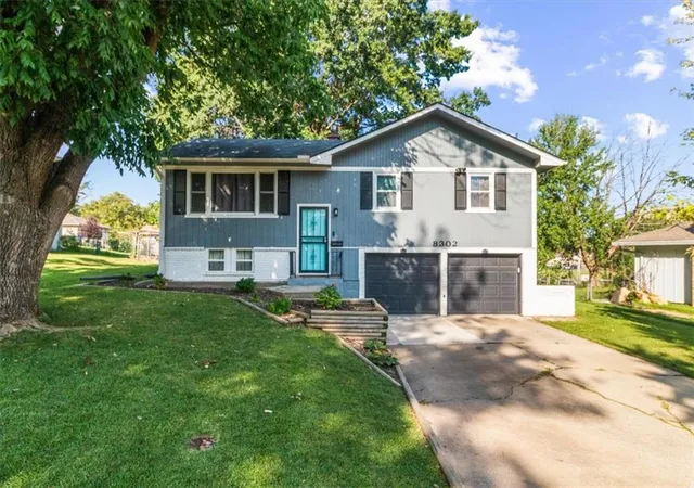 Single family home for sale at 8302 Manning Ave, Raytown, MO 64138 | MLS# 2640288