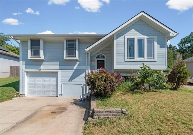 Single family home for sale at 1403 Dickinson Rd, Independence, MO 64050 | MLS# 2640316